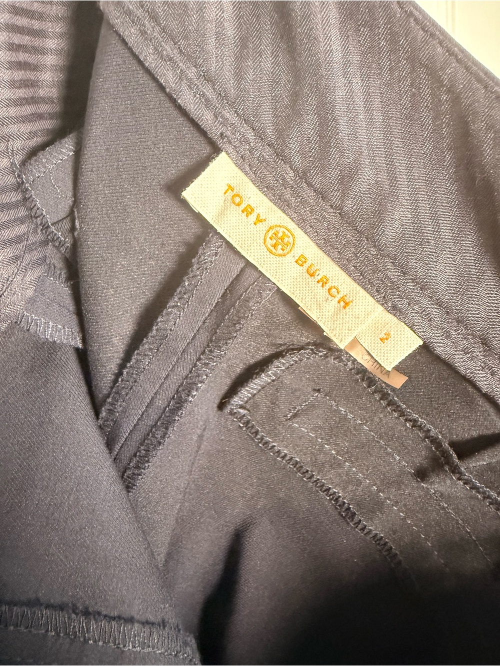 Tory Burch Black Slim Straight Leg Stretch Pants Gold Logo Size 2 - Picture 7 of 12